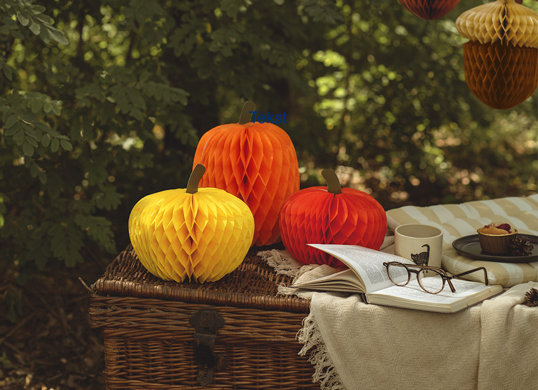 Honeycombs: Two Ways to Use a Simple 3D Decoration