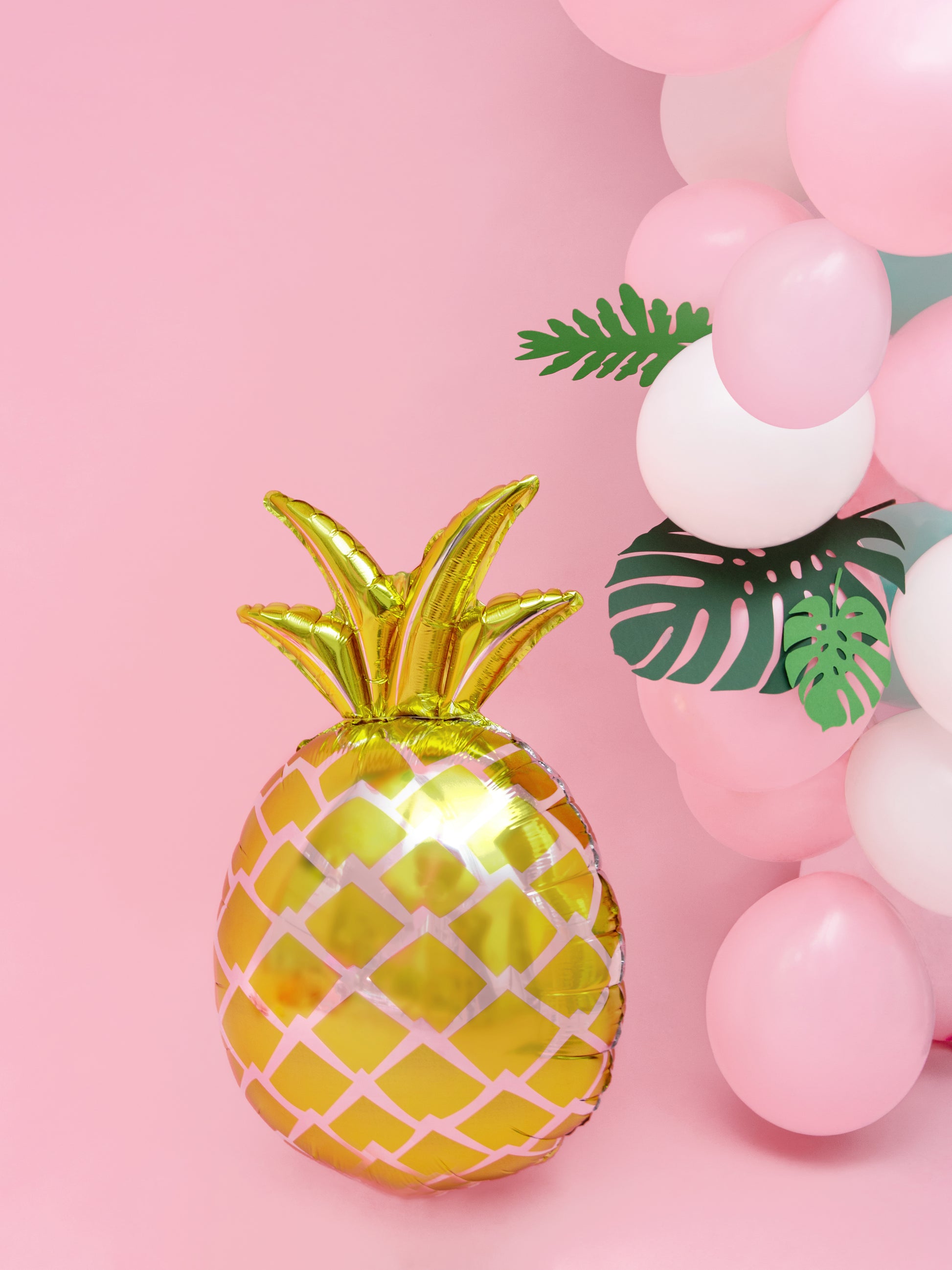 Metallic pineapple-shaped foil balloon – tropical or summer event decoration