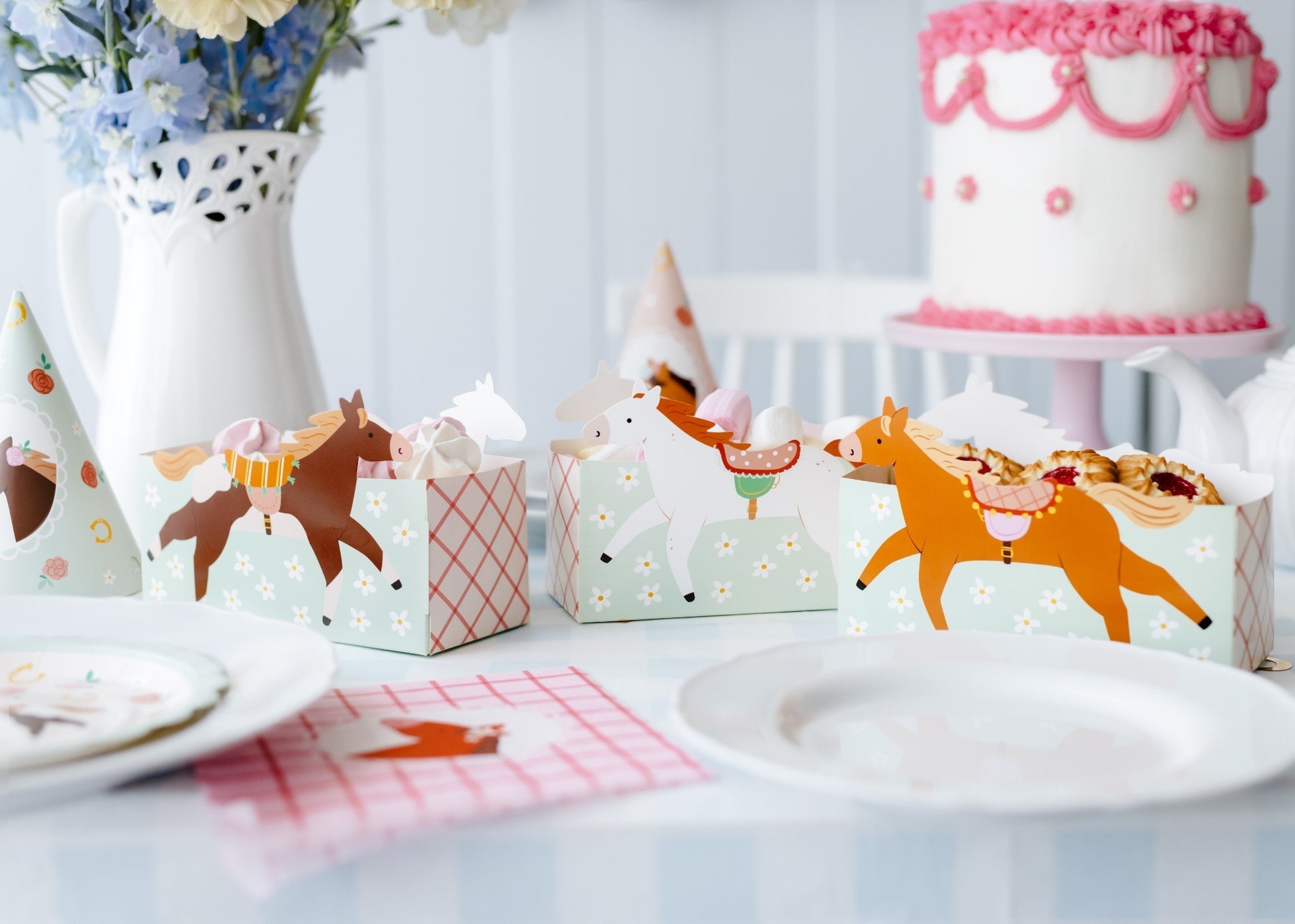 Horse snack boxes with running horse design for party treats
