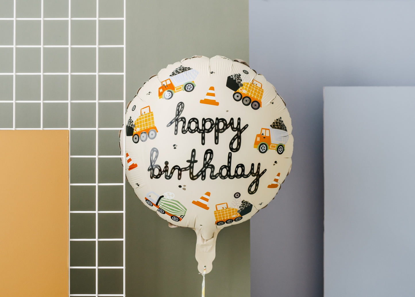 Round foil balloon with construction vehicles and traffic cones, featuring 'Happy Birthday' text, ideal for builder-themed parties