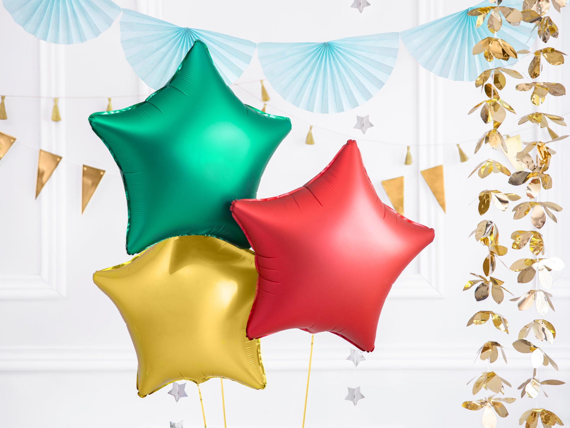 Red, green, gold star foil balloon
