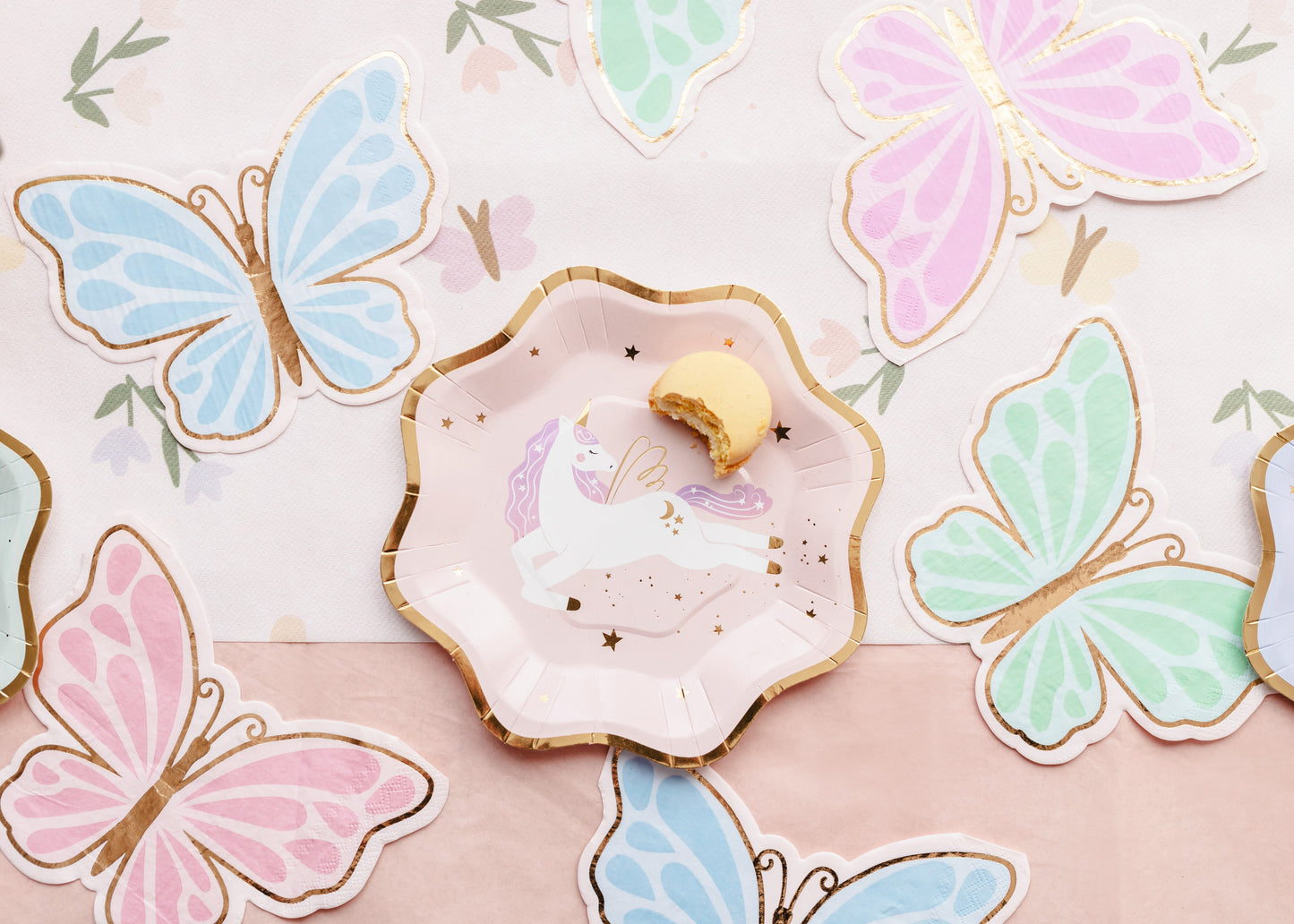 Butterfly-shaped napkins in pastel colors – magical unicorn-themed party decor