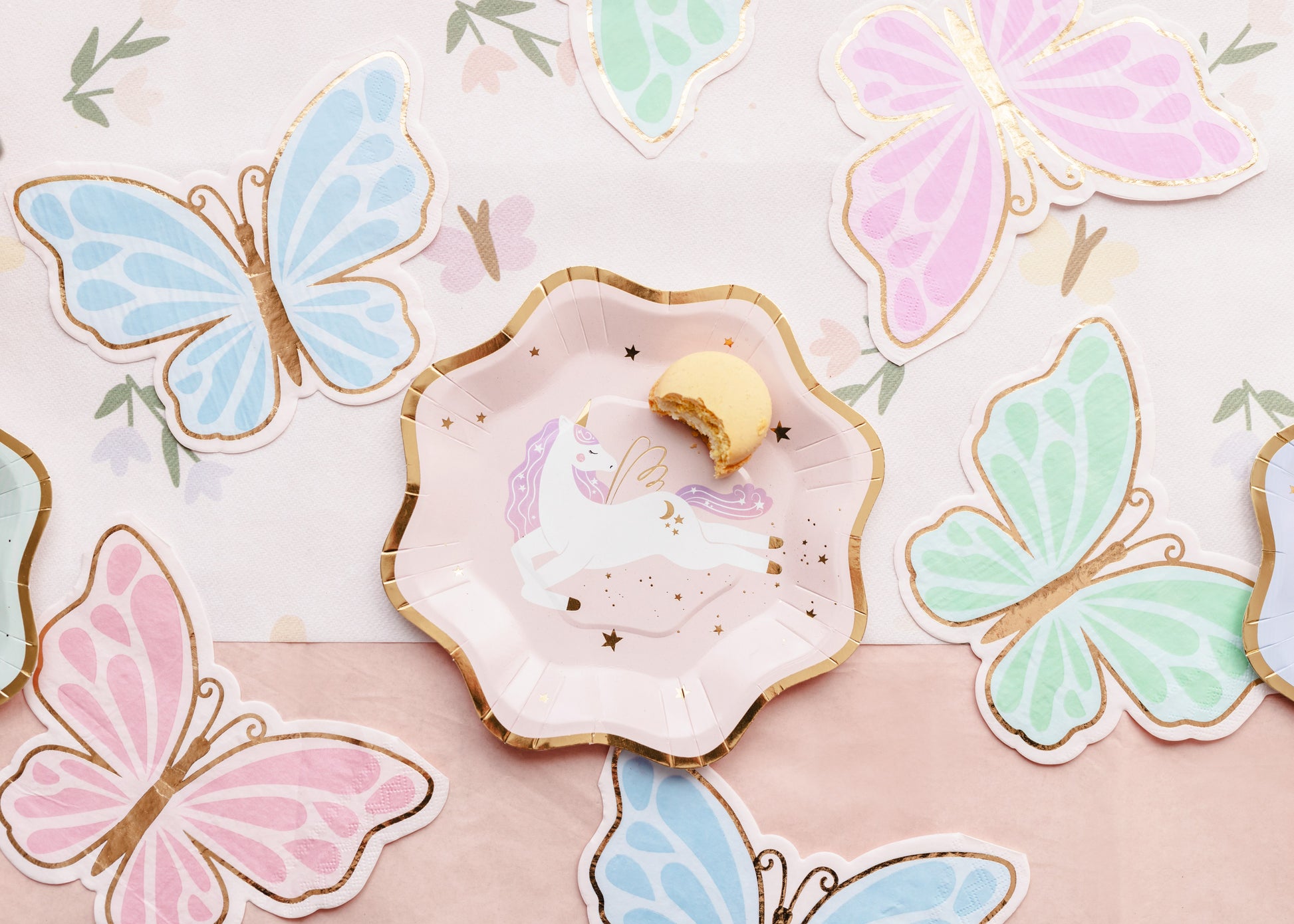 Butterfly-shaped napkins in pastel colors – magical unicorn-themed party decor